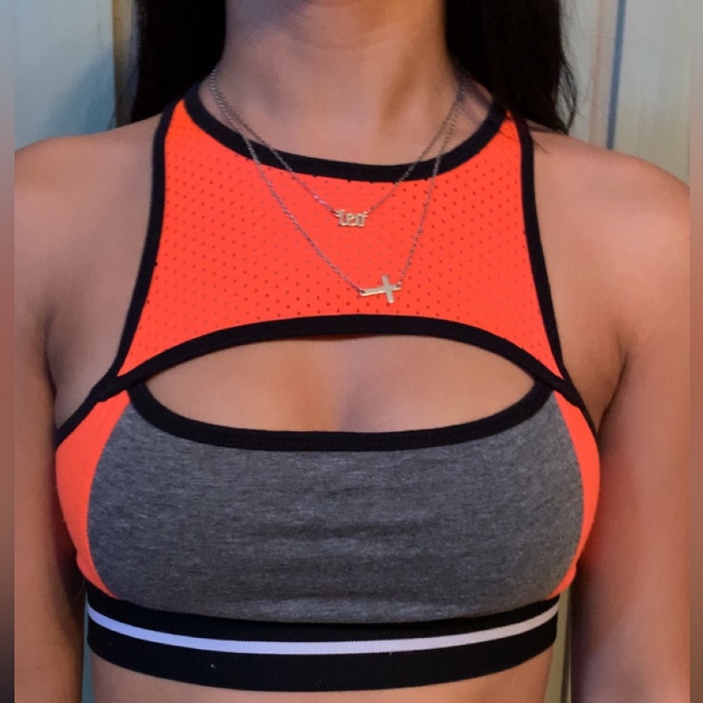 sports bra